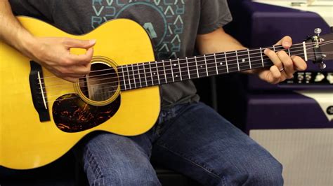 JustinGuitar. JustinGuitar is one of the most popular websites for learning guitar. His beginner lessons are appropriate for both electric guitar and acoustic guitar. Justin Sandercoe created it back in 2003, and in 17 years it has amassed a stash of over 1000 lessons, all completely free !
